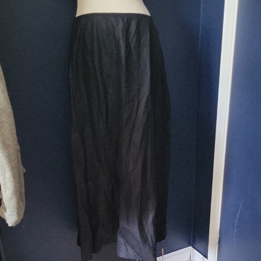 Reformation Elegant Black Maxi Skirt - Picture 6 of 7